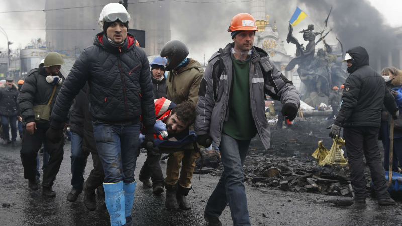 Клането в Киев: Жертвите вече са 25, протестиращи държат в плен беркутовци (СНИМКИ 18+)