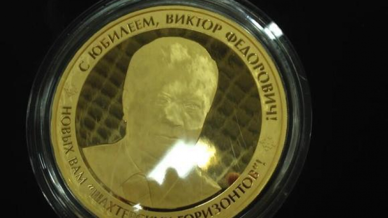 В превзетата резиденция на президента откриха златна монета с лика на Янукович