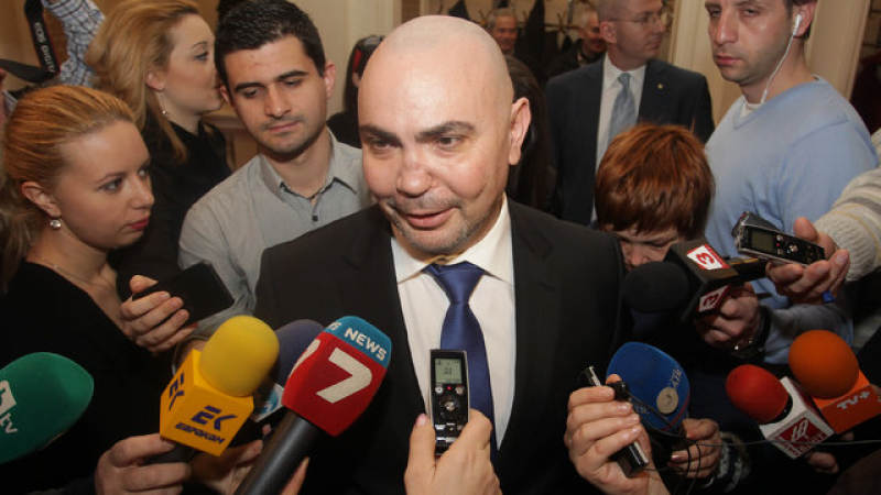 След подигравката на Бойко: Росен Петров влезе в парламента