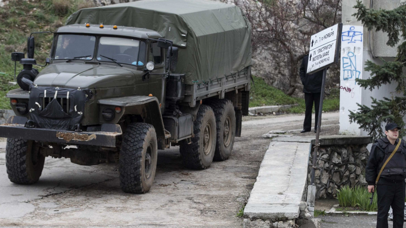 Военни машини шетат из Симферопол
