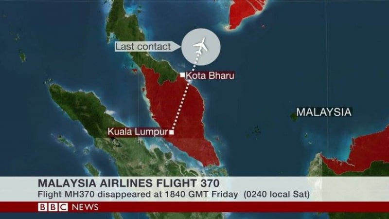 Властите в Малайзия разширяват търсенето на изчезналия самолет