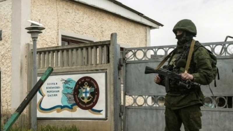 Блокадата на Крим: Щабове, летища, кораби заклещени от &quot;окупатора&quot;
