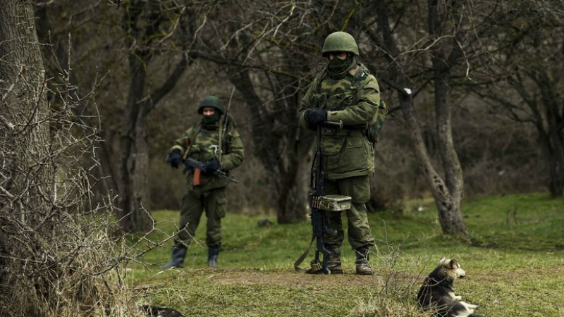 Украинци се точат за бой, искат антитерористична операция да прочисти Крим  