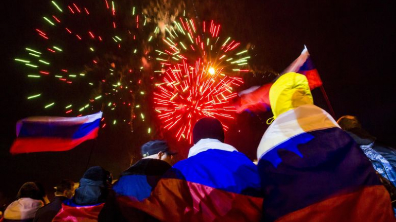 Вижте как Симферопол празнува със заря след референдума 