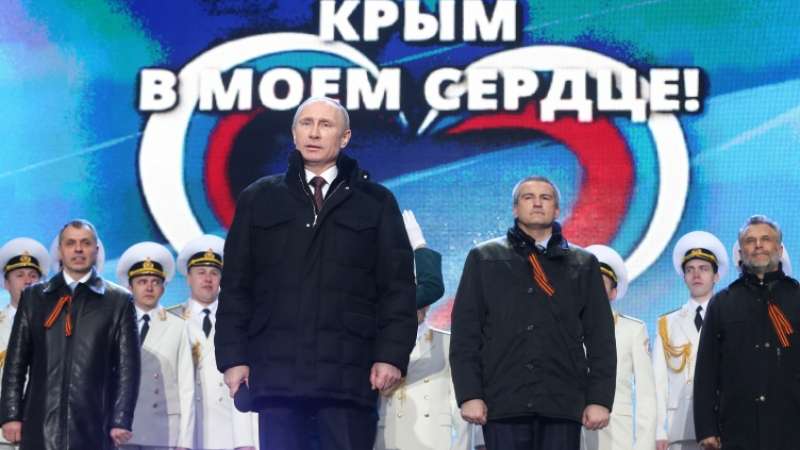 Над 100 000 в Москва посрещнаха Крим в родния пристан (ВИДЕО)