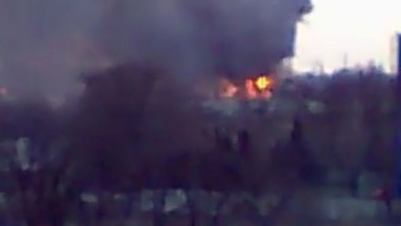 Екшън в Кривой рог: Евакуират хора сред взривове и горящи танкове (ВИДЕО)