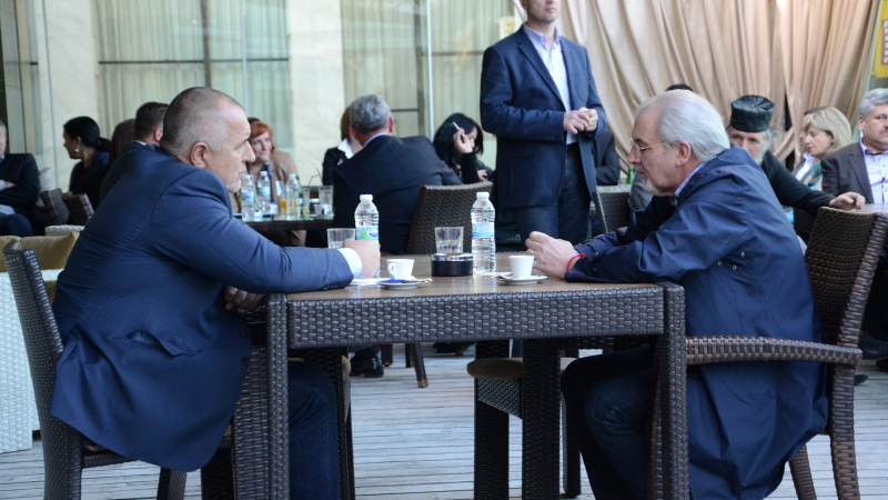 Борисов и Местан се срещнаха в кафене (СНИМКИ)