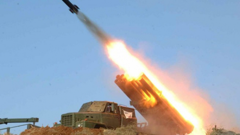 Северна Корея изстреля 30 ракети