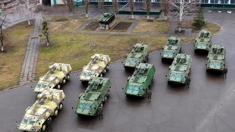 Украйна показа нови БТР-и, с които ще се защитава от Русия (СНИМКИ)
