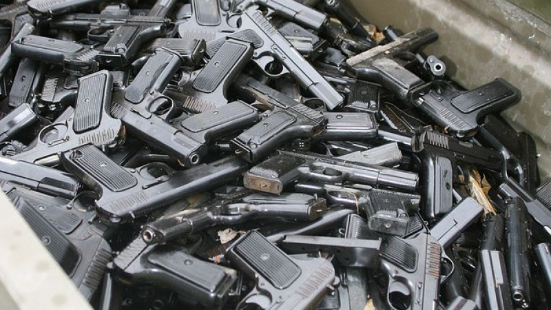 Търговците на оръжие и дрога живнаха след смяната на властта в Украйна (ВИДЕО) 