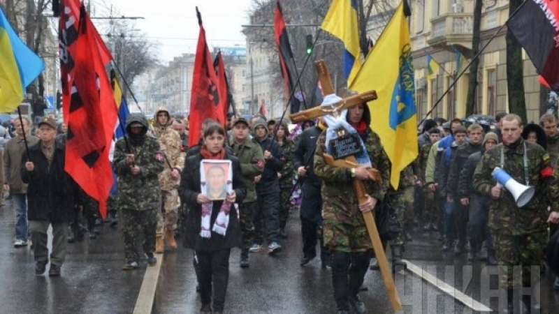 Погребват изверга Сашко Белия до жертвите от Майдана