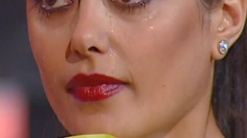 Хубавата Елена се обля в сълзи: Не мога да дишам от болка