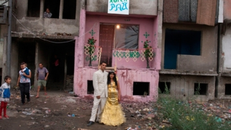 Питат БХК знае ли че в България се продават момичета на ромските сватби и защо си трае