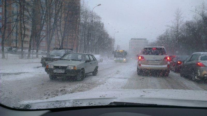 БЛИЦ-ОЧЕВИДЕЦ: Сняг затрупа Москва