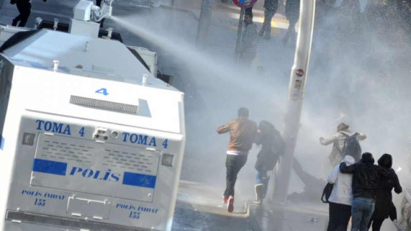 Турция: Април започна с водни струи в Анкара (ВИДЕО)