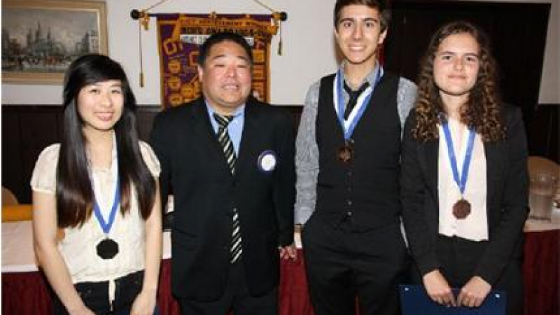 Наш тийнейджър печели състезание по ораторство в САЩ 