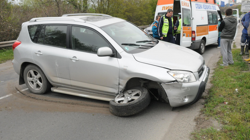 Катастрофирал джип затвори пътя между Бургас и Варна