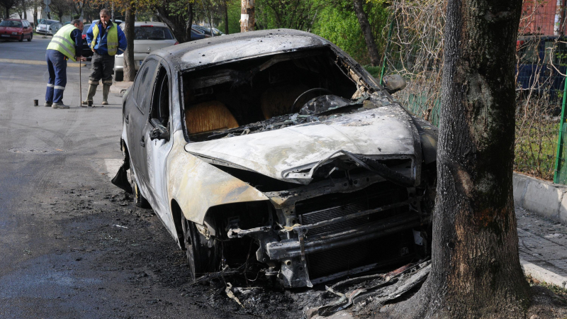 Вижте изгорялата кола на Генка Шикерова (СНИМКИ)