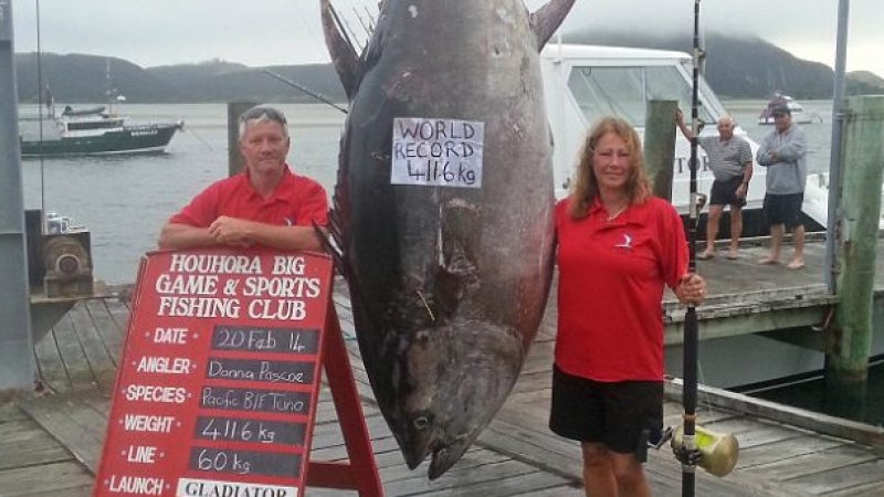 Жена улови огромна риба тон за $2 милиона (СНИМКИ/ВИДЕО)