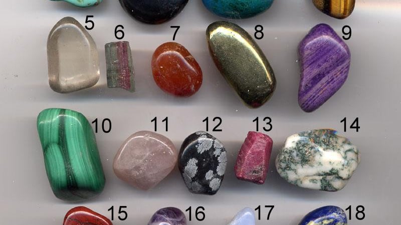Минерали, фосили и скъпоценни камъни от днес в музея „Земята и хората”