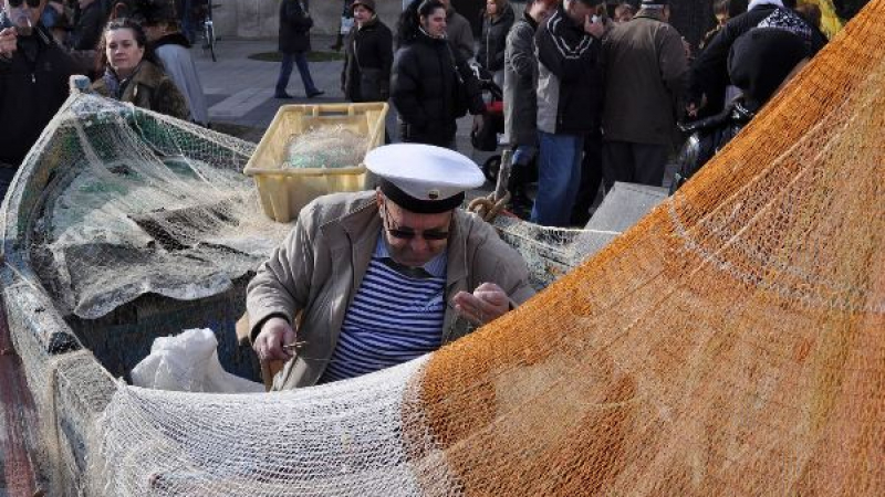 Оферта на деня: Община Бургас дава нови пейки срещу стари лодки