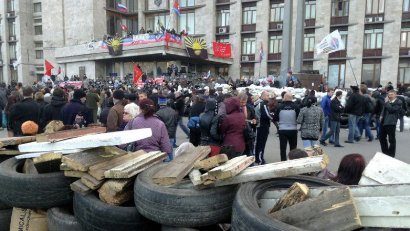 Стотици миньори се струпват в Донецк 