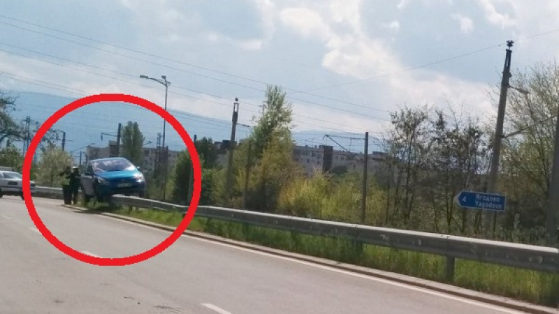 Пиян качи колата си върху мантинела на Околовръстното в Пловдив