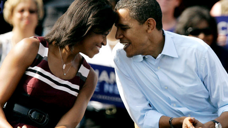 Барак и Мишел Обама спечелили 503 183 долара през 2013 г.
