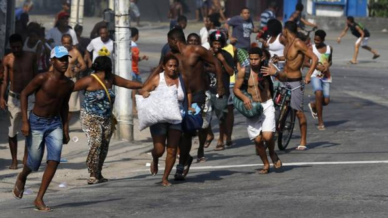 Полиция и бедни се стреляха в Рио
