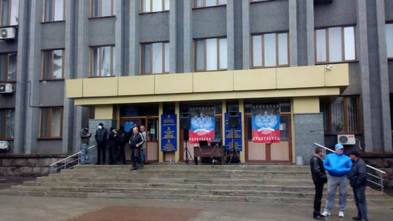 Милицията в Луганск минава на страната на федералистите, атаката срещу Славянск спряна 