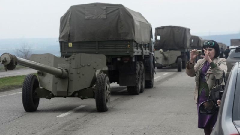 Танкове и тежка бронирана техника се придвижват към Славянск