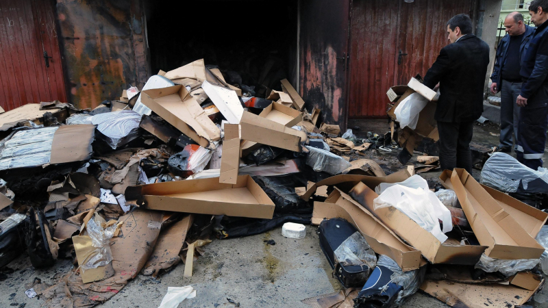 Вижте щетите от огъня в склада за музикални инструменти (СНИМКИ)
