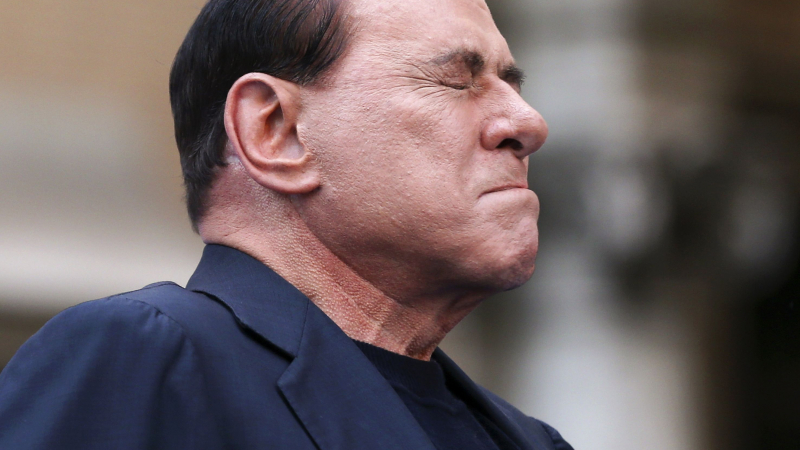 Берлускони ще гледа стари хора в полза на обществото 