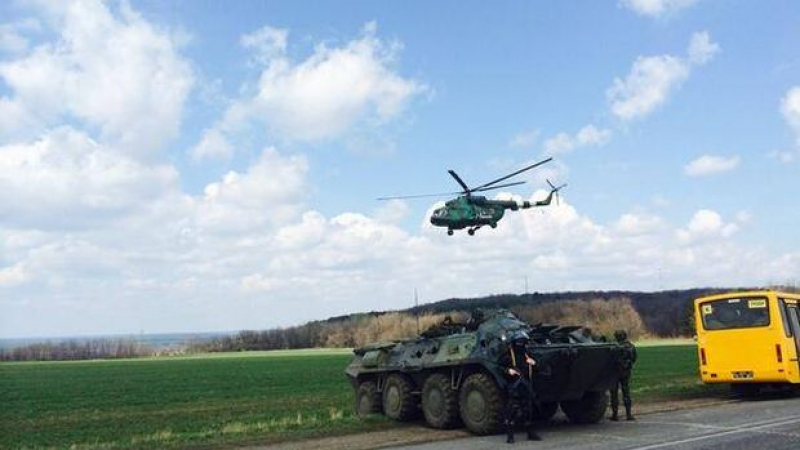 Войска и бронетранспортьори нахлуха в Славянск 