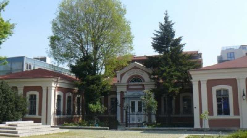 Гори сградата на Девети Пловдивски пехотен полк