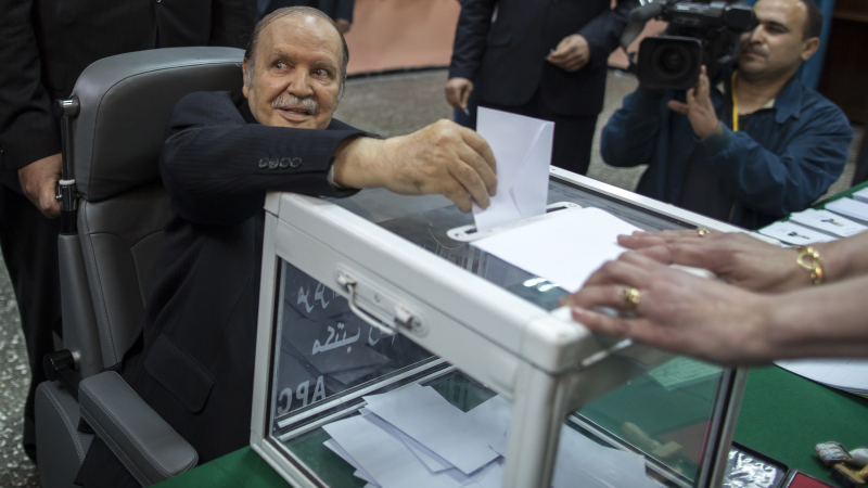 Абделазис Бутефика ще управлява за четвърти път Алжир от инвалидна количка