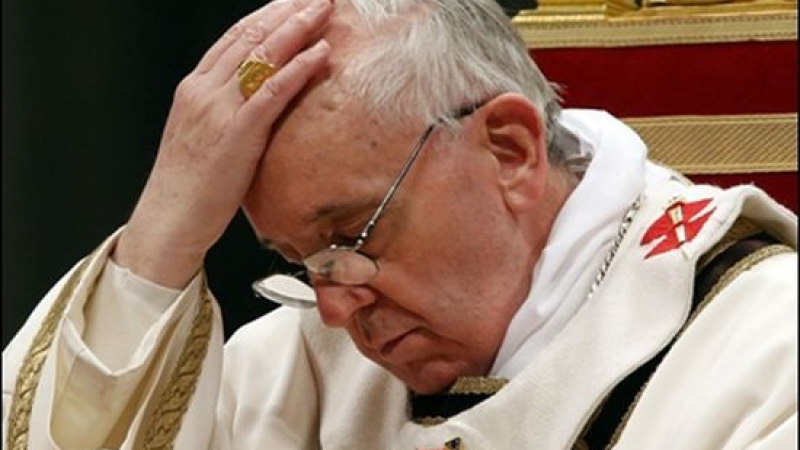 Папата изми ритуално краката на 12 възрастни и инвалиди
