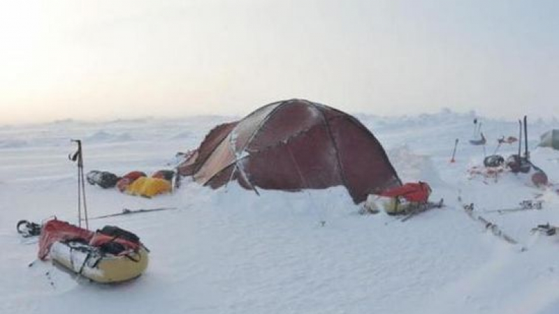 Буря блокира седем тийнейджъри на Северния полюс, храната им свършва