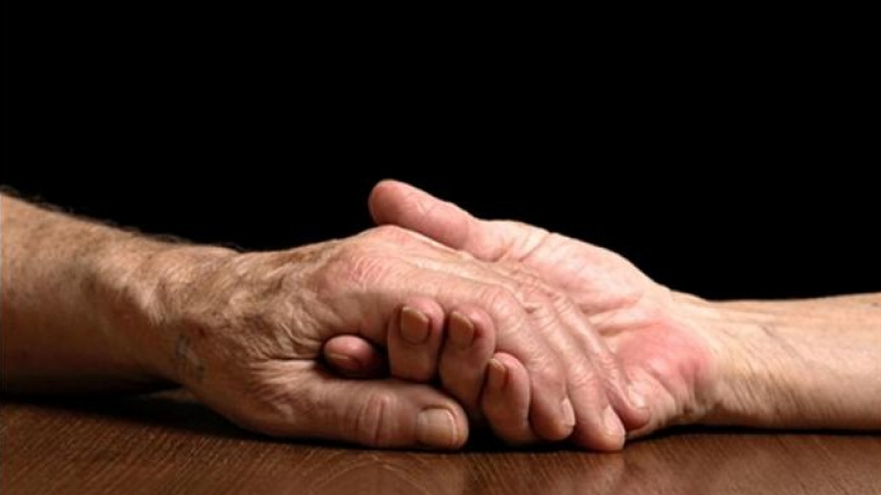 Съпрузи на преклонна възраст починаха заедно след 70 години брак