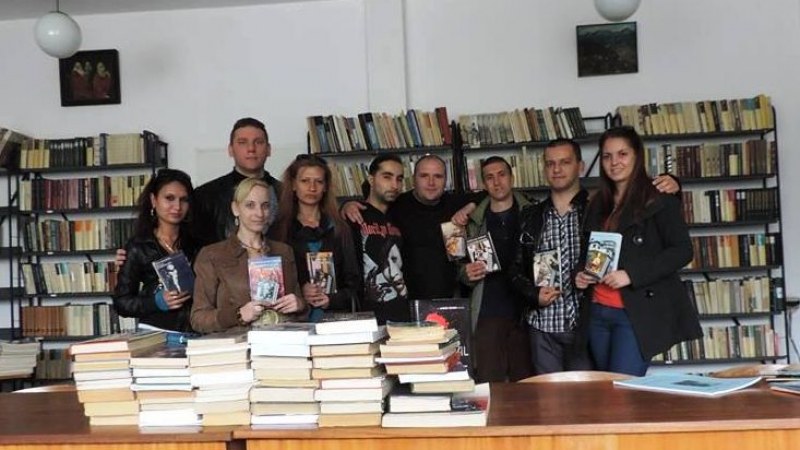 Младежите от БСП в Смолян дариха над 50 книги по повод Деня на книгата 