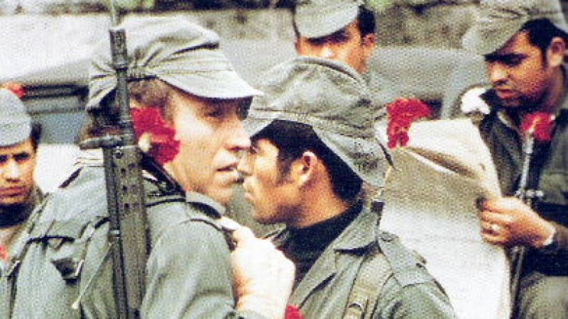 25 април: 40 г. от „революцията на карамфилите” в Португалия
