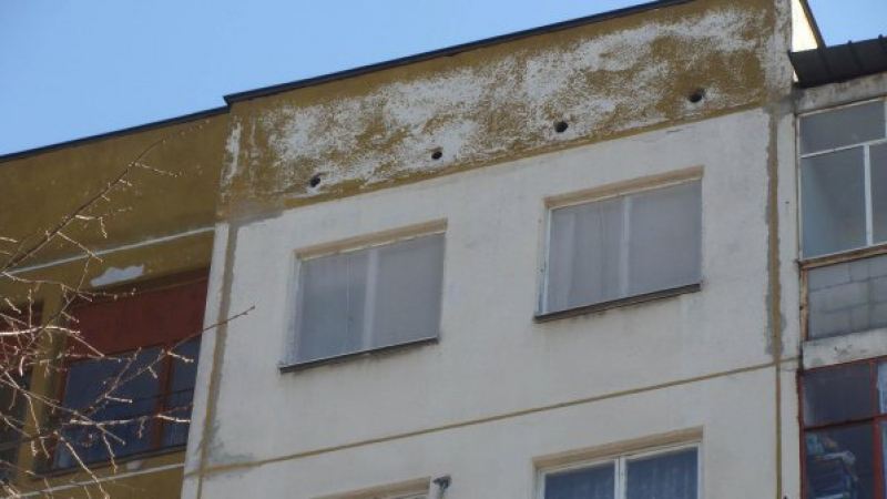 Падна балкон от петия етаж в Шумен