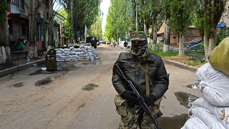 Украински военни щурмуват Мариупол
