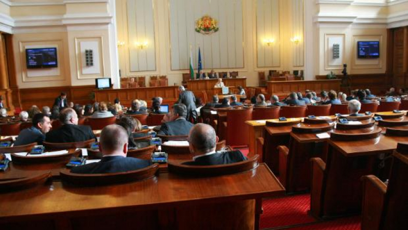 Парламентът събра кворум от втори опит