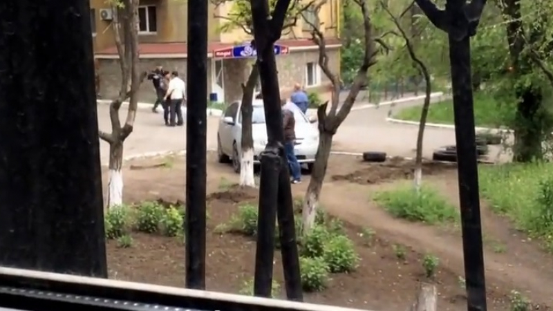 Стрелба с автомати в Мариупол: Четирима са ранени (ВИДЕО)