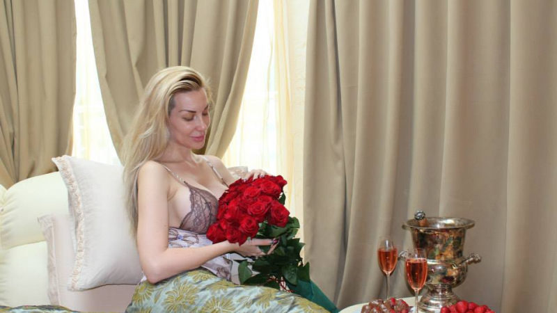 Изненадоха с рози в леглото Антония Петрова за ЧРД