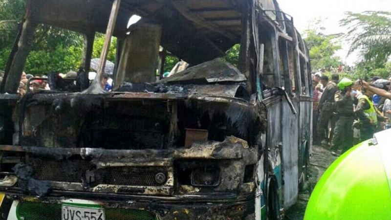 Ужас: Автобус изгоря като факла, най-малко 30 деца загинаха