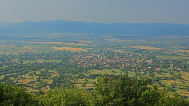 Издирваните по чукарите студенти сами слезли в село Тъжа