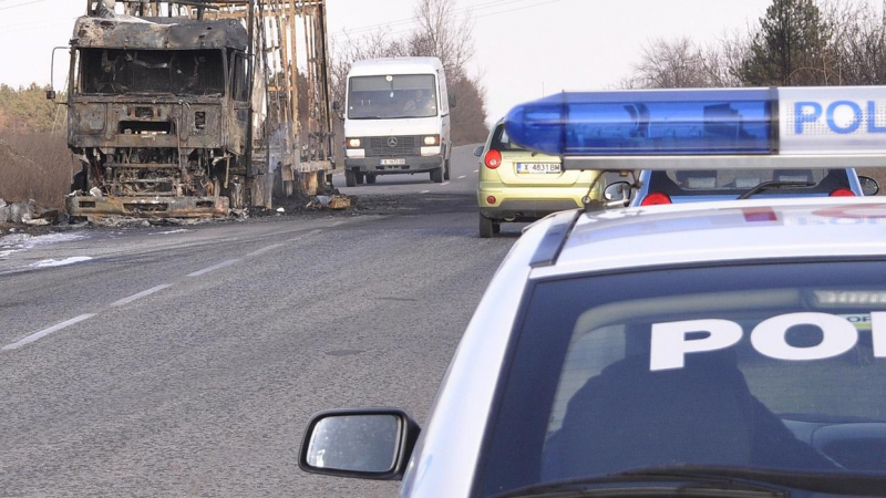 Камион изгоря при катастрофа на пътя за Царево