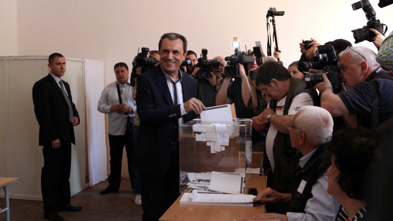 Орешарски гласува без преференции